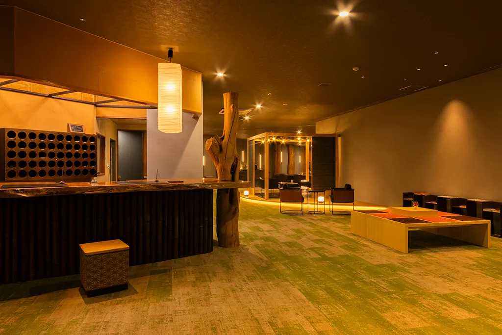 リニューアルされたモダンな空間のロビーラウンジ