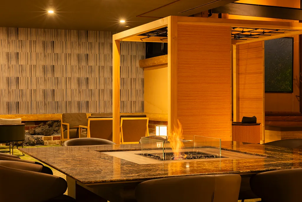 リニューアルされたモダンな空間のロビーラウンジ