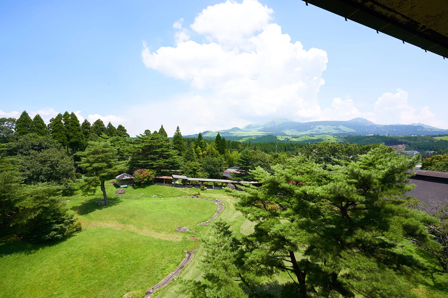高層階和洋室 和室と洋室を備えた部屋